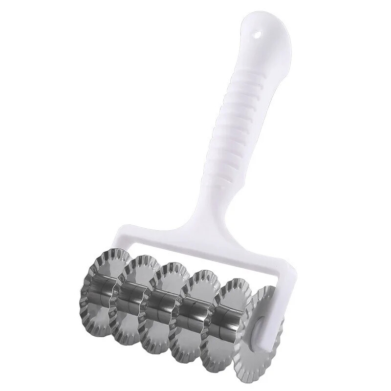 Duonos tinklelis Peilis kočėlas Picos žievelės angos atidarytuvas Sausainių skylutė Makaronų pjaustyklė Nėrinių pjaustymo įrankiai Kepimo įrankiai Kočiojimo įrankis