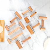 Medinės rankenos kočėlas su dvigalviu buitiniu medžio masyvo voleliu koldūno oda Buko medienos kočėlui