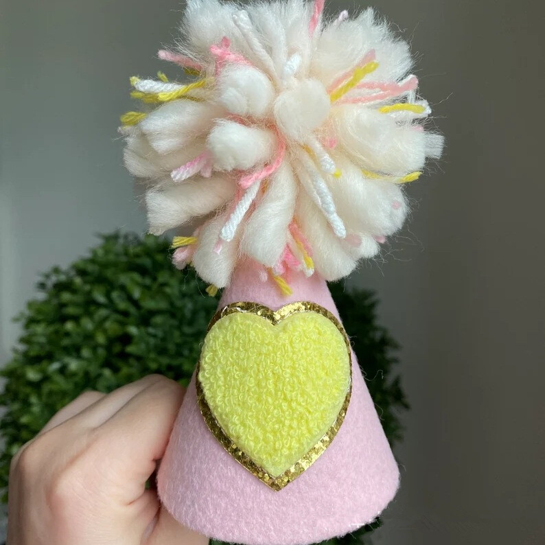 Baba pasztell rózsaszín lila szivárvány születésnapi kalapok Boldog születésnapi parti kúpos sapka pom pomokkal 100 napos babazuhany dekorációval