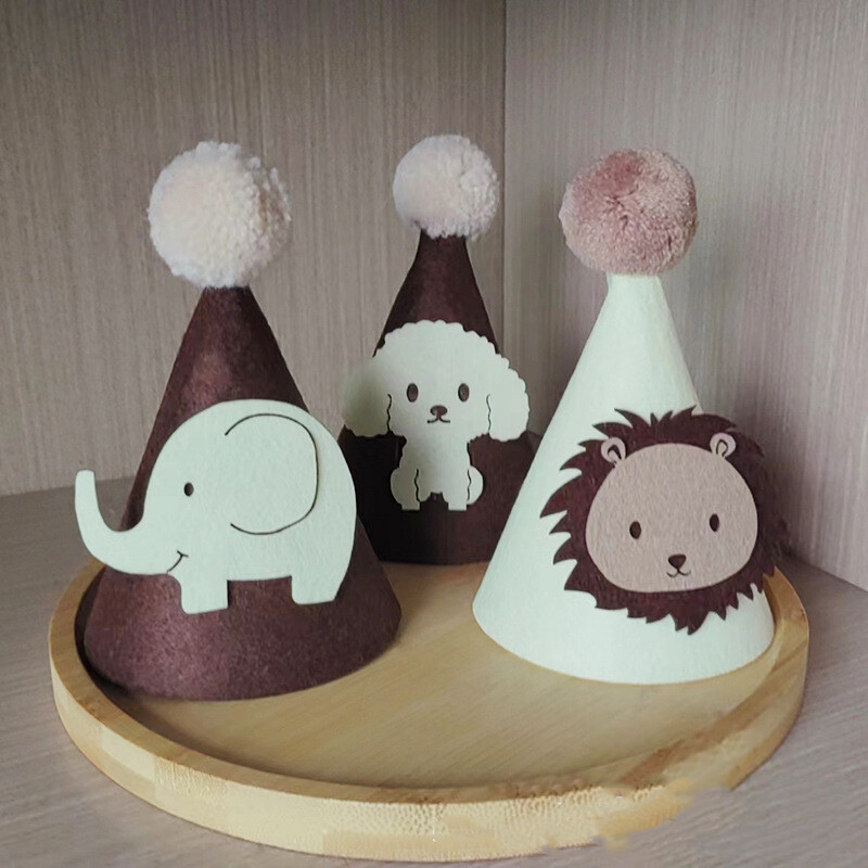 INS 1 db First Kids barna kutya születésnapi sapka nem szőtt krémszínű oroszlán állatparti hegyes sapka