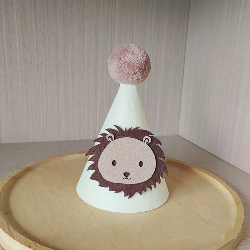 INS 1 db First Kids barna kutya születésnapi sapka nem szőtt krémszínű oroszlán állatparti hegyes sapka