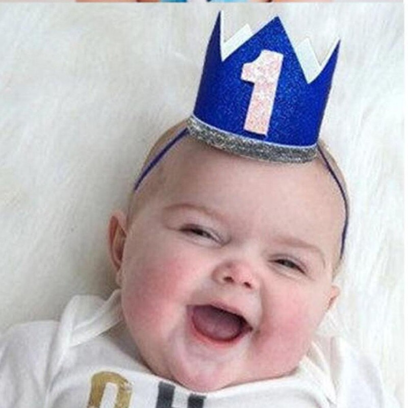 Újszülött kisgyermek kislány fiú fél 1/2 első második születésnapi koronaparti torta parti sapkák fejpánt kellékek