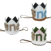 1 vnt. meškiukas 1 metų gimtadienio karūnos galvos apdangalas berniukui, mergaitei 1-ojo gimtadienio vakarėliui, kepuraitėms vaikams, pirmojo jubiliejaus vakarėliams