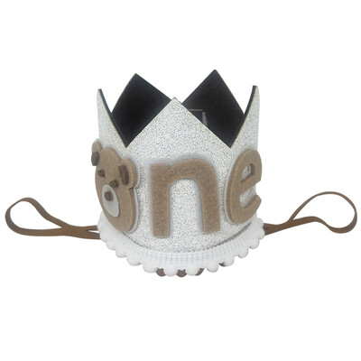 1 vnt. meškiukas 1 metų gimtadienio karūnos galvos apdangalas berniukui, mergaitei 1-ojo gimtadienio vakarėliui, kepuraitėms vaikams, pirmojo jubiliejaus vakarėliams
