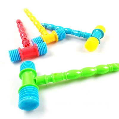 Nejaušas krāsas 1 pc izglītojoša rotaļlieta bērniem klauvējošs āmurs rotaļlieta svilpes mūzikas instruments āmurs formas vokāls klauvēšanas rotaļlieta bērniem dāvana