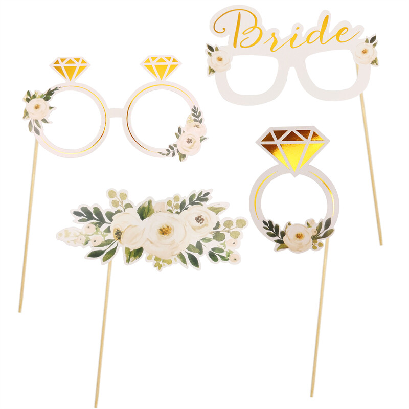 1 zacskó, a csapat menyasszonya papírból lesz. Fotófülke kellékek