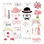 23/32 DB Kreatív esküvői parti kézi fotókellékek Menyasszony és a vőlegény csapata lövöldözős dekorációk Vicces születésnapi buli barkácsfotózás