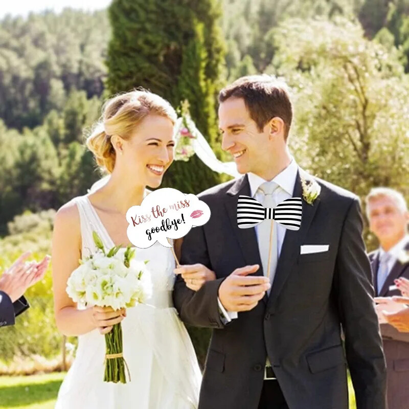 23/32 DB Kreatív esküvői parti kézi fotókellékek Menyasszony és a vőlegény csapata lövöldözős dekorációk Vicces születésnapi buli barkácsfotózás