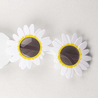 Dekoratív szemüvegek Party Funky kellékek napraforgó kis százszorszép virág alakú fotó kellékek műanyag stílusú napszemüvegek