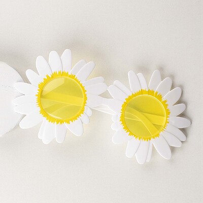 Dekoratív szemüvegek Party Funky kellékek napraforgó kis százszorszép virág alakú fotó kellékek műanyag stílusú napszemüvegek