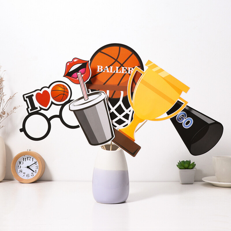 Amosfun 20PCS σκηνικά μπάσκετ για φωτογραφικό περίπτερο Αθλητικό πάρτι Αστεία διακόσμηση εργαλείο μπάσκετ φωτογραφικά σκηνικά για αθλητικά πάρτι