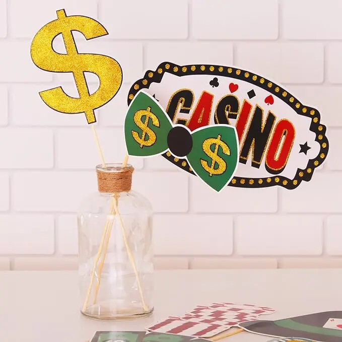 24 db/készlet Las Vegas pókertéma Photo Booth kellékek Kaszinójáték Éjszakai jelmez maszk fiú születésnapi lánybúcsú dekorációjához