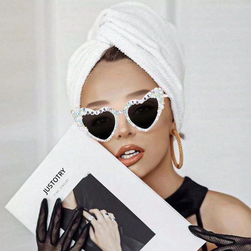 1Pár leánybúcsúi menyasszonyi napszemüvegek szív alakú női szemüvegek koszorúslány menyasszonyi fotóeszközök buli ajándék kiegészítők