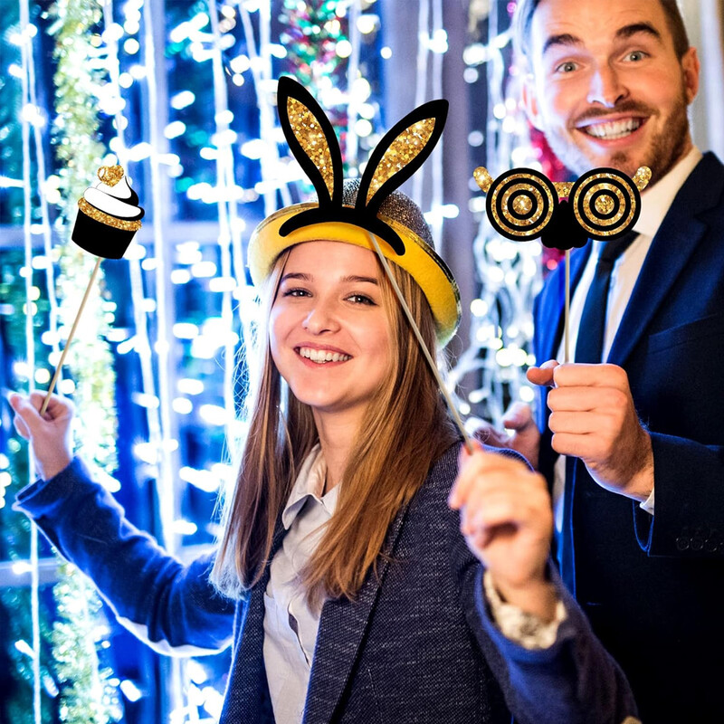 24 darabos Party Photo Booth kellékek születésnapi esküvőre Ballagási bál Szilveszteri parti kellékek Kalapok keveréke Rúzs nyakkendő koronák