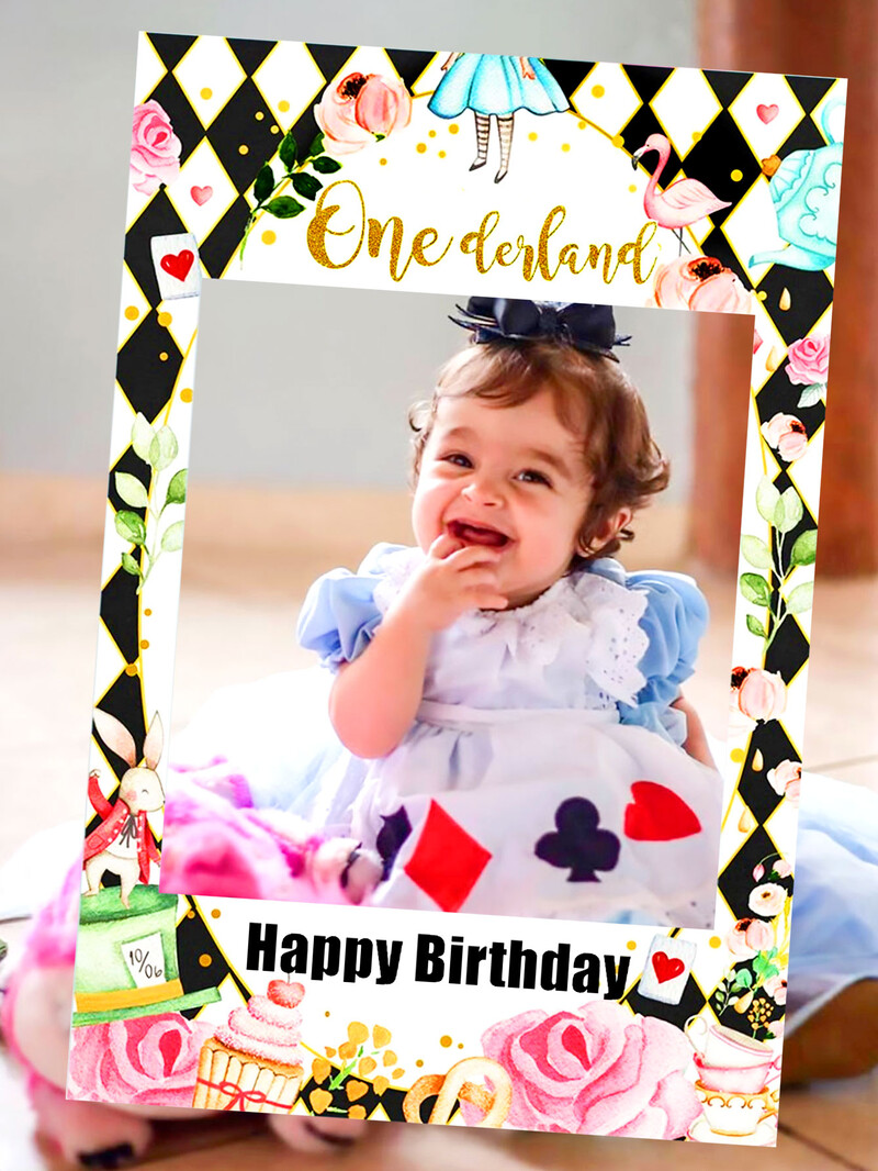 Alisa Onederlande 1-ojo gimtadienio fonas Alisa Onederlande vakarėlio reikmenys Alisa Onederlande vakarėlio fotokabinos rekvizitai