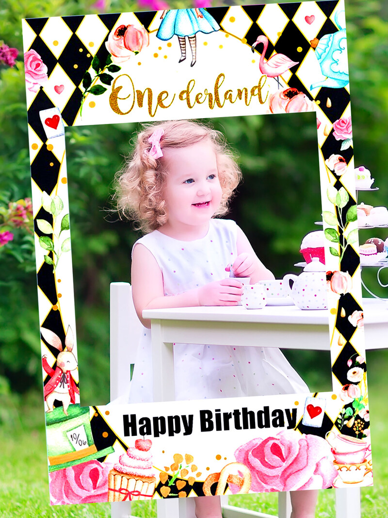 Alisa Onederlande 1-ojo gimtadienio fonas Alisa Onederlande vakarėlio reikmenys Alisa Onederlande vakarėlio fotokabinos rekvizitai