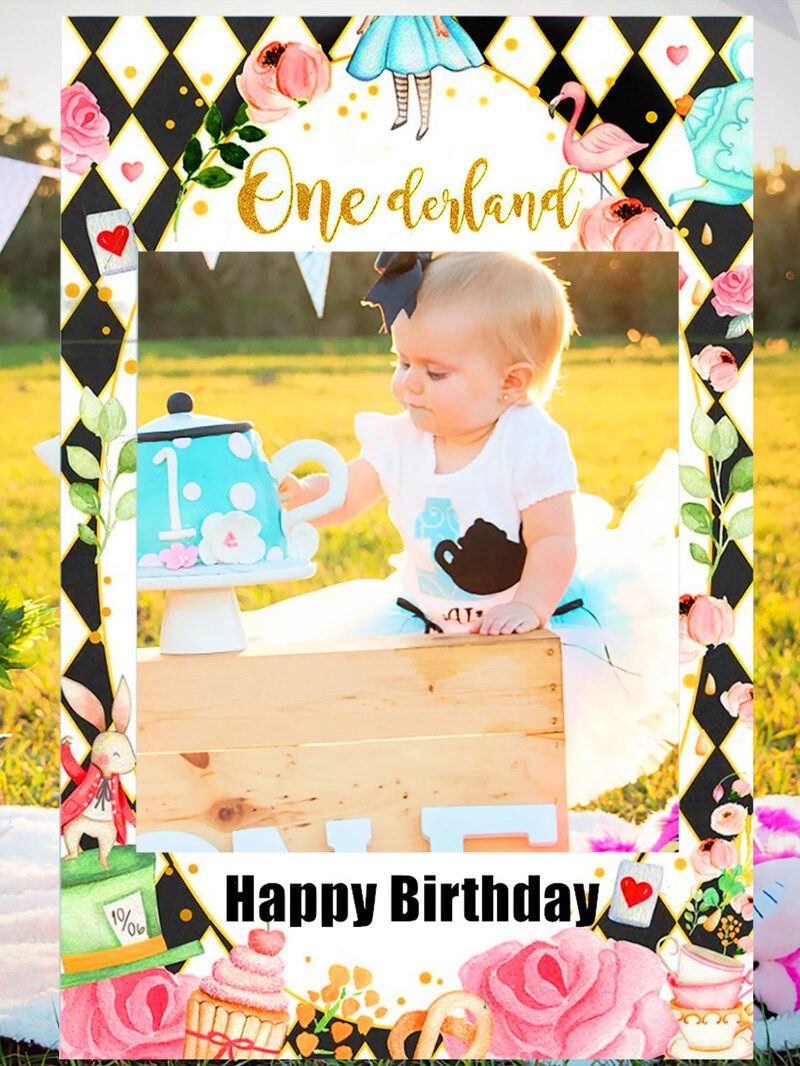 Alisa Onederlande 1-ojo gimtadienio fonas Alisa Onederlande vakarėlio reikmenys Alisa Onederlande vakarėlio fotokabinos rekvizitai