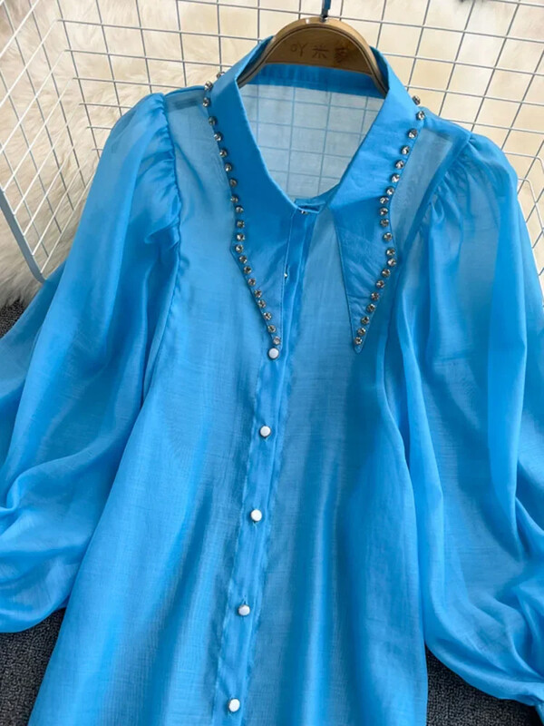 Tavaszi temperamentum új blúz női gyöngyökkel díszített gyémánt lámpás ujjú, egysoros divatos, hajtókás ing C428