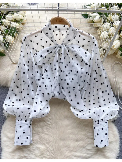 Női tavaszi őszi ing divat francia retro alkalmi csúcskategóriás pöttyös blúz buborékos ujjakkal, masni design felső D5660