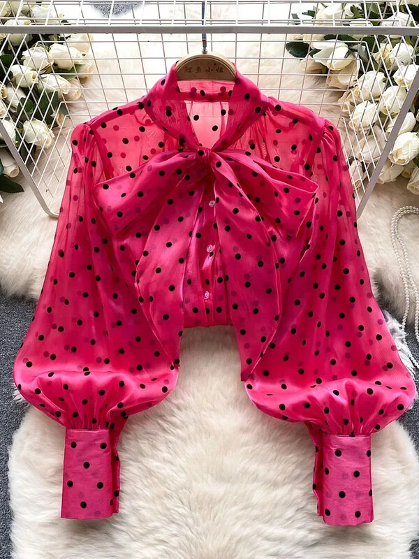 Női tavaszi őszi ing divat francia retro alkalmi csúcskategóriás pöttyös blúz buborékos ujjakkal, masni design felső D5660