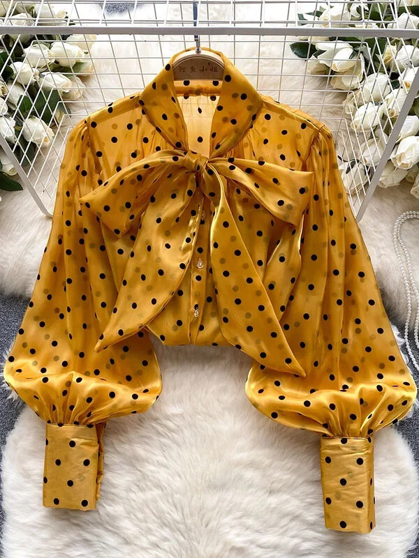 Női tavaszi őszi ing divat francia retro alkalmi csúcskategóriás pöttyös blúz buborékos ujjakkal, masni design felső D5660