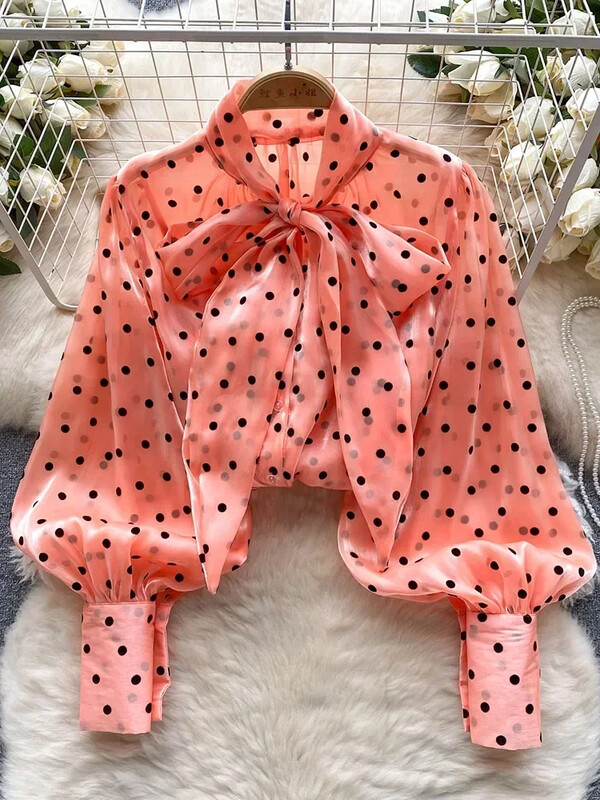 Női tavaszi őszi ing divat francia retro alkalmi csúcskategóriás pöttyös blúz buborékos ujjakkal, masni design felső D5660