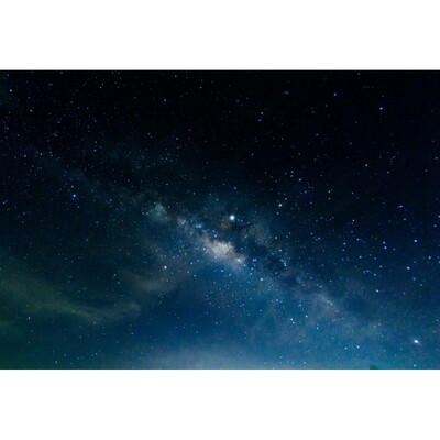 Sötétkék égbolt Hold Csillogó Csillag Fotó Háttér Karácsony Tél Fenyő Erdő Hó Éjszakai Természeti jelenet fotó háttér