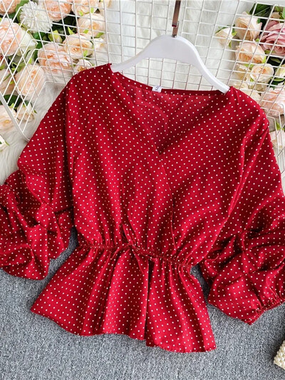 Ανοιξιάτικη καλοκαιρινή γυναικεία μπλούζα Νέα ρετρό πουά με λαιμόκοψη με λαιμόκοψη με λαιμόκοψη Κορέα Λεπτό μπλουζάκι με βολάν από σιφόν LL154