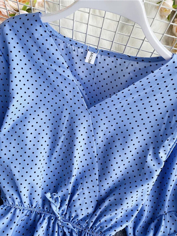 Ανοιξιάτικη καλοκαιρινή γυναικεία μπλούζα Νέα ρετρό πουά με λαιμόκοψη με λαιμόκοψη με λαιμόκοψη Κορέα Λεπτό μπλουζάκι με βολάν από σιφόν LL154