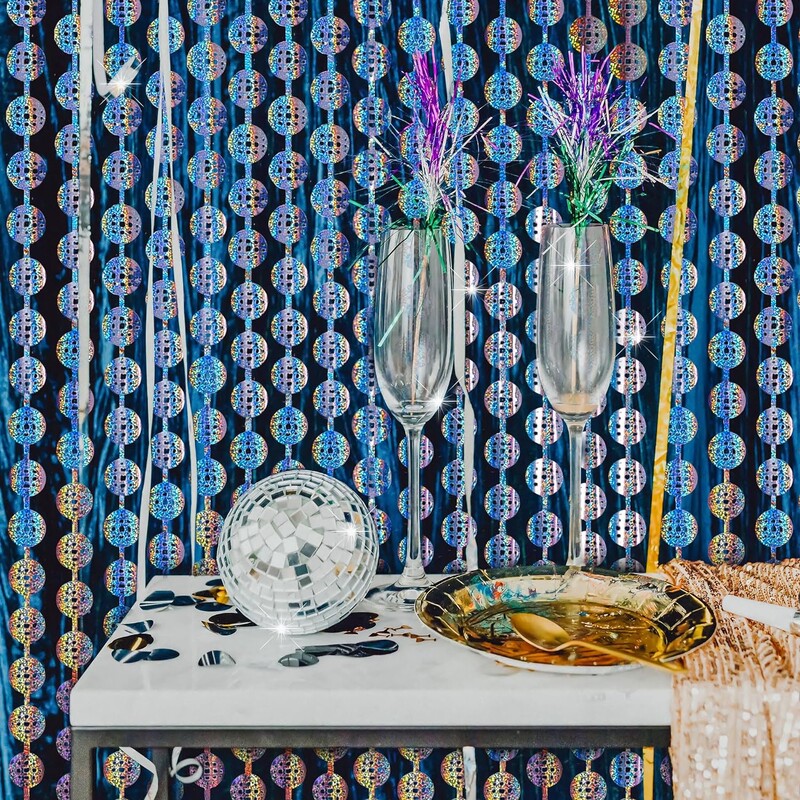 Diszkóparti dekorációk Ezüst fólia rojtos függönyök fotóháttér a 70-es és 80-as évek utolsó diszkó legénybúcsújának dekorációjához