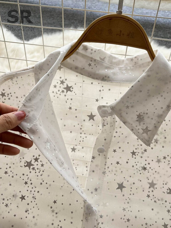 SINGREINY flitteres hajtókás ing női elegáns bő hosszú ujjú átlátszó divat 2024 női francia alkalmi fényes blúz