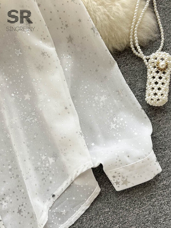 SINGREINY flitteres hajtókás ing női elegáns bő hosszú ujjú átlátszó divat 2024 női francia alkalmi fényes blúz