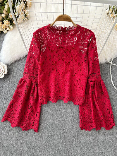 Tavaszi őszi új divat blúz Női üreges, lobogó ujjú temperamentum bluza O-nyakú vékony, rövid csipke női ing felsők G11