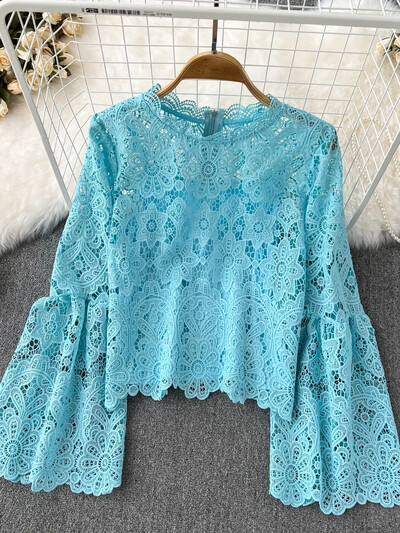 Tavaszi őszi új divat blúz Női üreges, lobogó ujjú temperamentum bluza O-nyakú vékony, rövid csipke női ing felsők G11