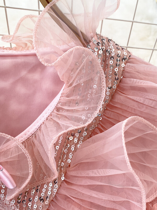 XFPV sieviešu saldie volāni korejiešu versija augstas kvalitātes blūze ar V-veida kakla izgriezumu piedurknēm brīvi krekli Pavasara vasara 2024 SM10807