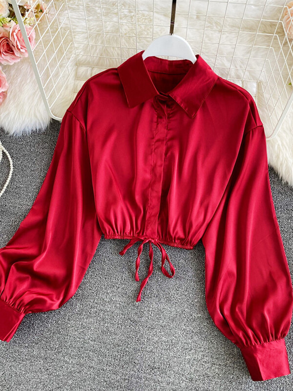 2022 tavasz, új szatén női ingek tömör lehajtható gallérral, hosszú ujjú női blúz divatos húzózsinórral összehajtva karcsú, vágott felsők