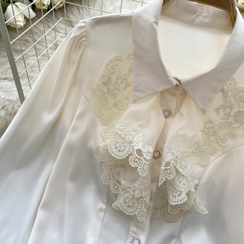 Pamatinformācija ar polo kakla izgriezumu, retro stila garām laternām piedurknēm, elegantām mežģīnēm, elegantām, vienrindām franču ielas apģērba augšdaļas rudens blūze