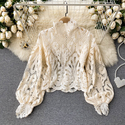 Seksīgas dobas mežģīņu blūzes pavasara statīvs apkakle Sarkana melna balta rozā blūzes Sieviešu laternas piedurknēm Eleganti īsi krekli Topi