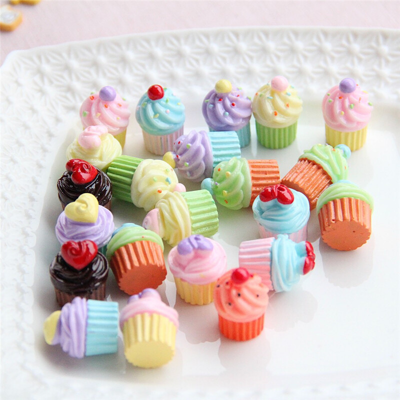 20 vnt. Mini modeliavimas Širdies keksiukų pyragaičiai Desertas netikras maisto papuošalai Miniatiūriniai taškelių puodelio pyragaičiai Kawaii DIY Scrapbooking priedai