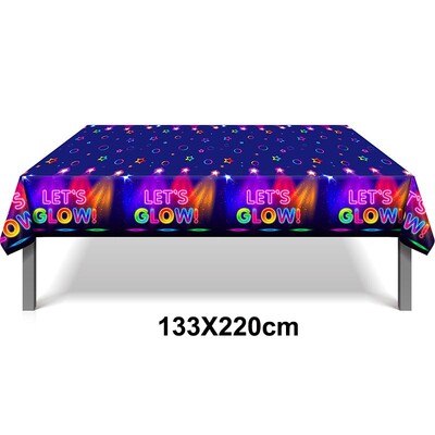 Kvēlojošs neona dzimšanas dienas ballītes vienreizlietojamie trauki, papīra šķīvju glāze, galdauts, mirdzošs tumsā, dzimšanas dienas ballītes piederumi