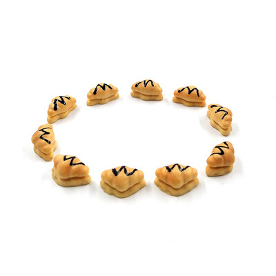 10 db szimulációs étel kis torta kenyér mesterséges miniatűr figura barkácsház kiegészítők baba lakberendezési dekoráció gyanta kézműves