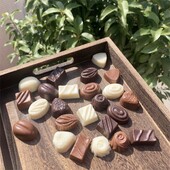 Szimulált tiszta fekete csokoládé, mogyoró, fehér, barna, rum ízű, desszert, pékség, kávézó, hamis étel 8 db/készlet