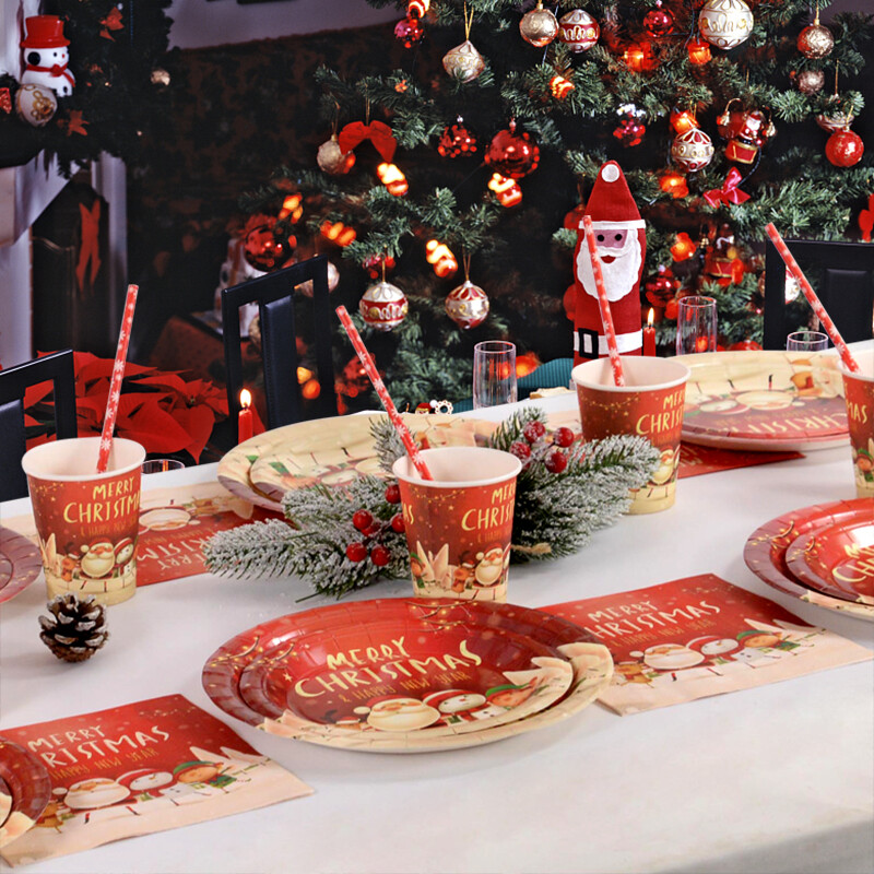 Priecīgus Ziemassvētku tematiskās ballītes Vienreizējās lietošanas galda piederumu komplekts Papīra šķīvji Salvetes Krūzes Galdauts Salmiņi Ziemassvētku ballītes dekors 2024 Jaunais gads