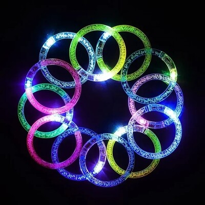 18 vnt. LED apyrankės Šviečiančios apyrankės Šviečiančios lazdelės šviečia tamsoje Gimtadienio karnavalas Neoniniai vakarėlių reikmenys, skirti vaikams suaugusiems