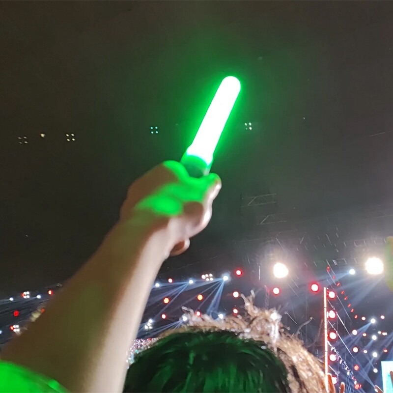 15 krāsas Kpop gaismas spieķi Light Glow Sticks Gaismas stieņa koncerts Glow Stick kvēlojošs materiāls elku koncerta dzimšanas dienas ballītei