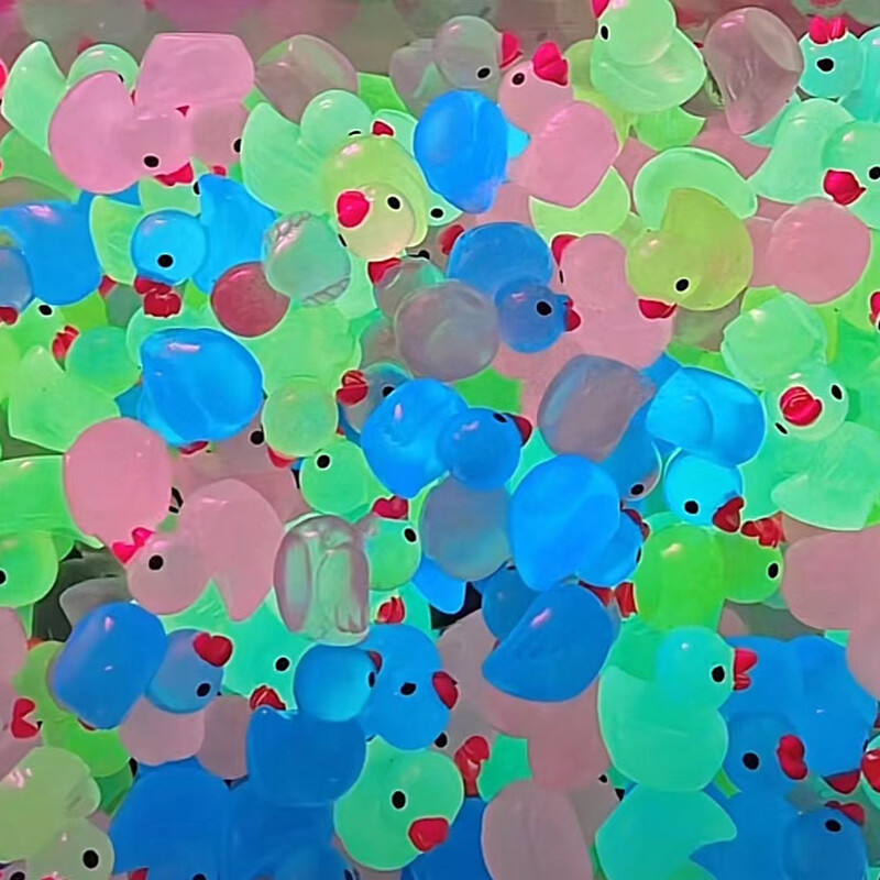 10/20/50gab 26,5x25mm Mini Glow Little Duck DIY Sveķu aksesuāri Karikatūra Juvelierizstrādājumu Dekorācija Caurspīdīga 3D Baltā Pīle