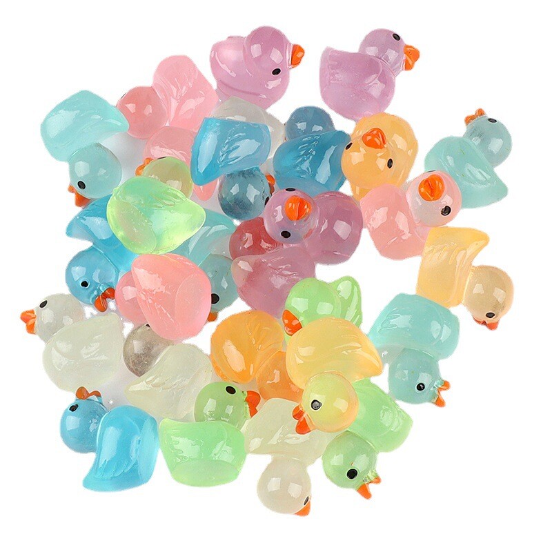 10/20/50gab 26,5x25mm Mini Glow Little Duck DIY Sveķu aksesuāri Karikatūra Juvelierizstrādājumu Dekorācija Caurspīdīga 3D Baltā Pīle