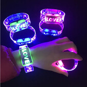 Βραχιόλια 6 τεμαχίων Led Glow Light Up Βραχιόλια LOVE που αναβοσβήνει βραχιόλι Λαμπερό βραχιόλι Glow in The Dark Rave Χριστουγεννιάτικα παιχνίδια