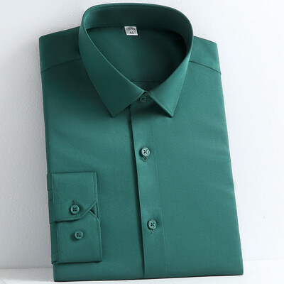 Vīriešu vienkrāsains krekls ar garām piedurknēm, pogāms, elpojošs, viegli izstiepts audums, bez grumbām.