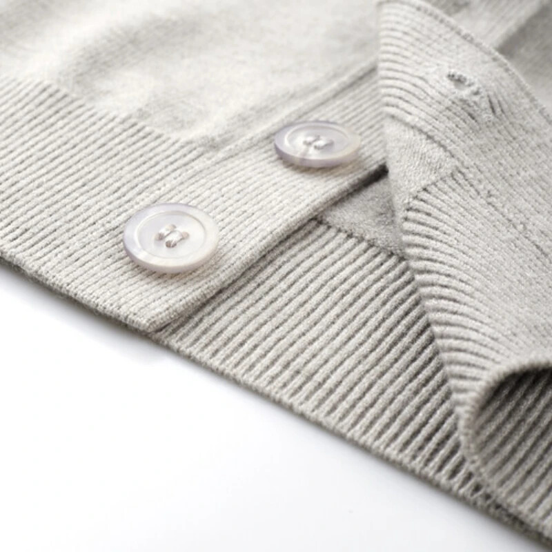 V-nyakú, egyszínű férfi kardigán – üzleti alkalmi, rugalmas kötött pulóver tavaszra és őszre, kiváló minőségű férfiruházat